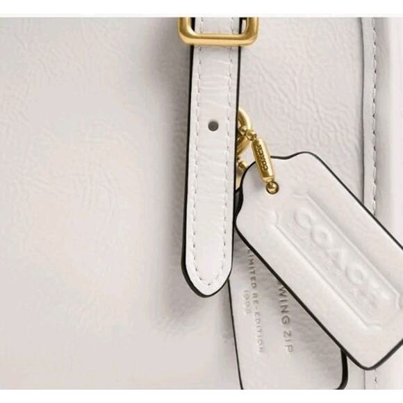 NWT Coach Originals Swing Zip Bag 20 Brass/Chalk White Crinkle Patent Leather - Picture 4 of 6
